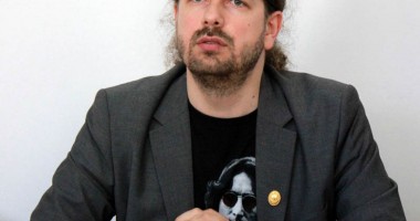 Stire din Politică-Administrație : Ce idei mai are deputatul Remus Cernea și ce proiect legislativ va depune