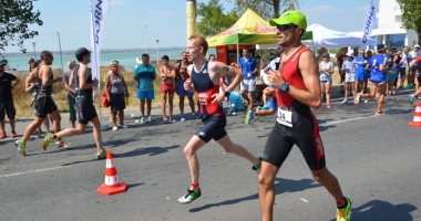 Stire din Sport : Cei mai rezistenți sportivi  de la triatlonul TriChallenge