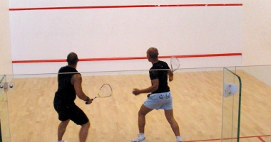 Stire din Sport : Cei mai buni jucători de squash din țară participă la turneul de la Constanța
