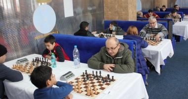 Stire din Sport : Cei mai buni șahiști se întrec la Cupa 1 Decembrie