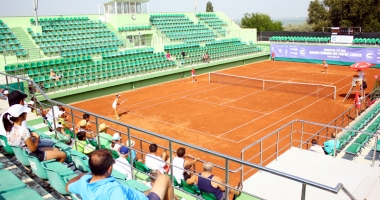 Stire din Sport : Cei mai buni juniori U16 se întrec în turneul de la Tenis Club Idu