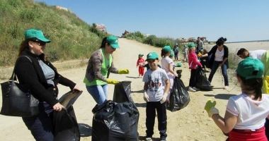 Cei mai mici ecologiști au curățat faleza 
