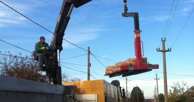 CELCO a donat materiale de construcții sinistraților din Corbu și Luminița - 7
