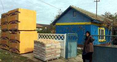 CELCO a donat materiale de construcții sinistraților din Corbu și Luminița - 4