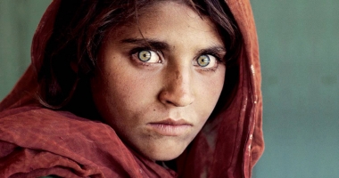 Stire din Actualitate : Celebra Mona Lisa a războiului din Afganistan, arestată în Pakistan pentru falsificare de acte