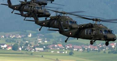 Stire din Eveniment : Celebrele elicoptere americane Black Hawk au sosit la baza Kogălniceanu