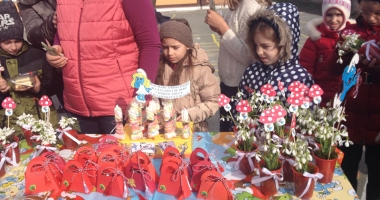 Stire din Cultură-Educație : Cele mai originale creații, într-un târg organizat  la Poarta Albă