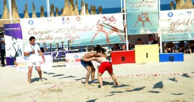 Stire din Sport : "Cel mai mare câștig - atragerea copiilor către lupte!"