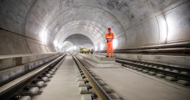 Stire din Actualitate : Cel mai lung tunel din lume, deschis traficului