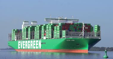 Cel mai mare portcontainer din lume va tranzita Canalul Suez