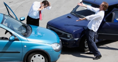 Limitarea tarifelor RCA doar în funcție de vechimea vehiculelor!
