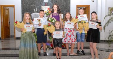 Stire din Cultură-Educație : Șase elevi din Cernavodă, proaspeți absolvenți de canto