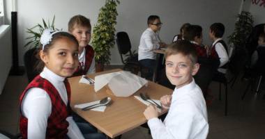 La Cumpăna. Centru de îngrijire after-school pentru copiii sărmani și cu părinții plecați în străinătate - 2