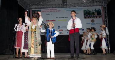Stire din Social : Artiștii Centrului "Teodor T. Burada", pe scena festivalului "Ștefan cel Mare și Sfânt"