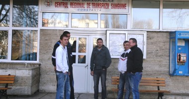 Stire din Sănătate : Constănțenii donează sânge pentru bani de sărbători