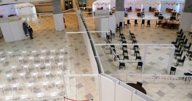 GALERIE FOTO. Pavilionul Expoziţional, cel mai mare centru de vaccinare din judeţul Constanţa. 34 de cabinet deschise - 4