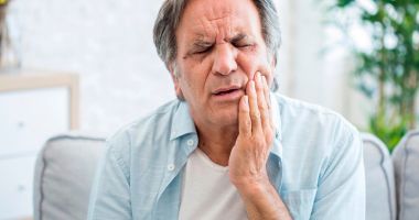 Stire din Sănătate : Ce nu trebuie să faceţi după ce vă scoateţi o măsea
