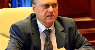 Stire din Politică-Administrație : Prefectul Adrian Nicolaescu, pornit pe demiterea de consilieri locali