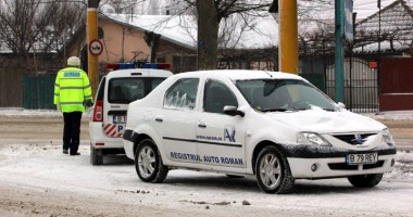 Stire din Eveniment : Ce pățești dacă nu-ți echipezi mașina cu anvelope de iarnă