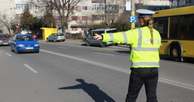 Stire din Eveniment : Ce pățești dacă nu porți centura de siguranță