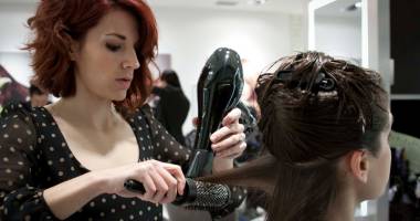 Stire din Social : Ce pericole se ascund în saloanele de frizerie și cosmetică