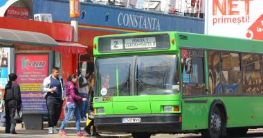 Stire din Social : RATC. Abonamentele gratuite pentru pensionari, distribuite împreună cu pachetele alimentare