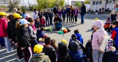 Stire din Cultură-Educație : Elevii de la "Lucian Grigorescu", dornici să intre în organizația de cercetași