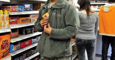 Stire din Eveniment : Cercetați pentru furturi din supermarket-uri
