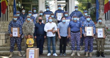 Stire din Eveniment : Zâmbete pentru copiii militarilor din Mangalia