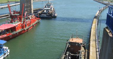 Stire din Economie : Cerealele relansează traficul de mărfuri  pe canalele navigabile Dunăre -  Marea Neagră și Poarta Albă - Năvodari