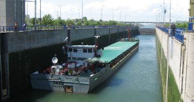 Stire din Economie : Cerealele și minereurile domină traficul pe canalele navigabile