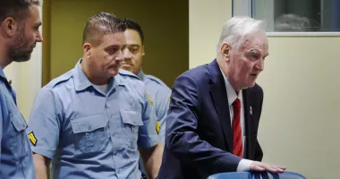Stire din Actualitate : Cererea de eliberare temporară a criminalului de război sârb Ratko Mladic, respinsă!