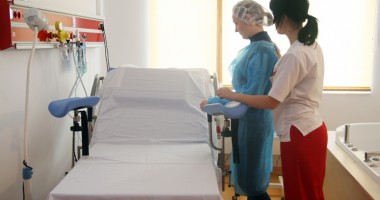 Stire din Sănătate : Ce riscuri implică o sarcină extrauterină