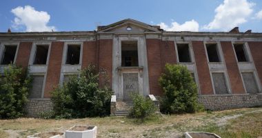 Stire din Politică-Administrație : Primăria Cernavodă modernizează Casa de Cultură din localitate