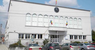 Stire din Politică-Administrație : Cadouri de Crăciun pentru elevii din Cernavodă, din partea administraţiei locale