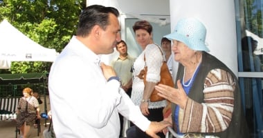 Seniorii orașului Cernavodă, vizitați de micii dansatori ai Ansamblului Mugurelul - 2