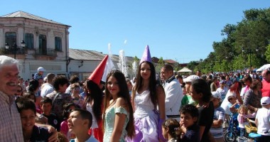 Stire din Politică-Administrație : Locuitorii din Cernavodă se pregătesc de sărbătoare