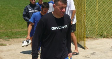 Stire din Sport : FC Farul: Nu dați cu pietre în Cornel Cernea!