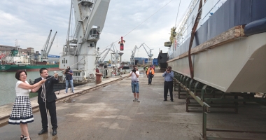 Stire din Economie : CERONAV a lansat la apă un ponton de acostare
