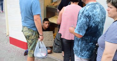 Stire din Social : Constanța, raiul cerșetorilor! Au venit  la malul mării să facă un ban peste vară