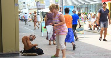 Un cerșetor din Constanța "câștigă" 300 - 400 de lei pe zi! Tu cât muncești pentru banii aceștia? - 3