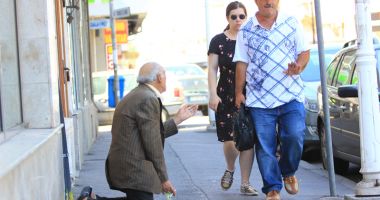 Constanța, raiul cerșetorilor! Au venit  la malul mării să facă un ban peste vară - 3