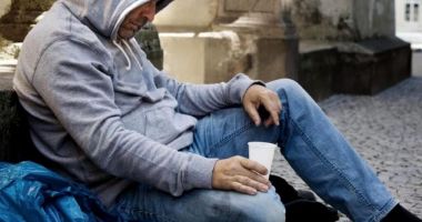 Stire din Eveniment : Grupare de cerșetori, demascată de autorități. Cum făceau „persoanele cu dizabilități” până la 10.000 lei pe zi