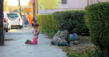 Un cerșetor din Constanța "câștigă" 300 - 400 de lei pe zi! Tu cât muncești pentru banii aceștia? - 5
