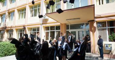 Stire din Cultură-Educație : Bucurie: a venit vacanța mare! Ce schimbări se petrec în viitorul an școlar
