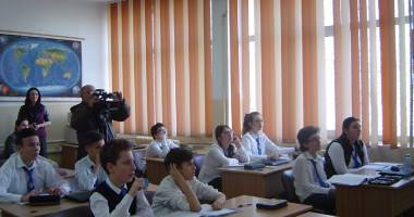 Răducu Popescu meditează poporul cu... televizorul. Elevii de-a VIII-a vor lua lecții "live" - 3