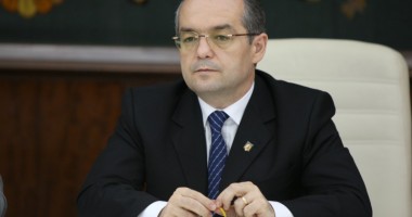 Stire din Politică-Administrație : Ce spune Emil Boc despre soțiile lui Ponta și Antonescu