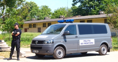 Stire din Eveniment : Afgani ascunși într-un camion cu generatoare electrice, prinși la Constanța