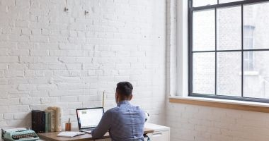 Stire din Economie : Ce vor românii de la un loc de muncă