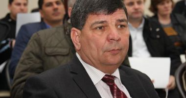 Stire din Politică-Administrație : Primarul comunei Castelu, Nicolae Anghel, a intrat în greva foamei chiar de ziua sa